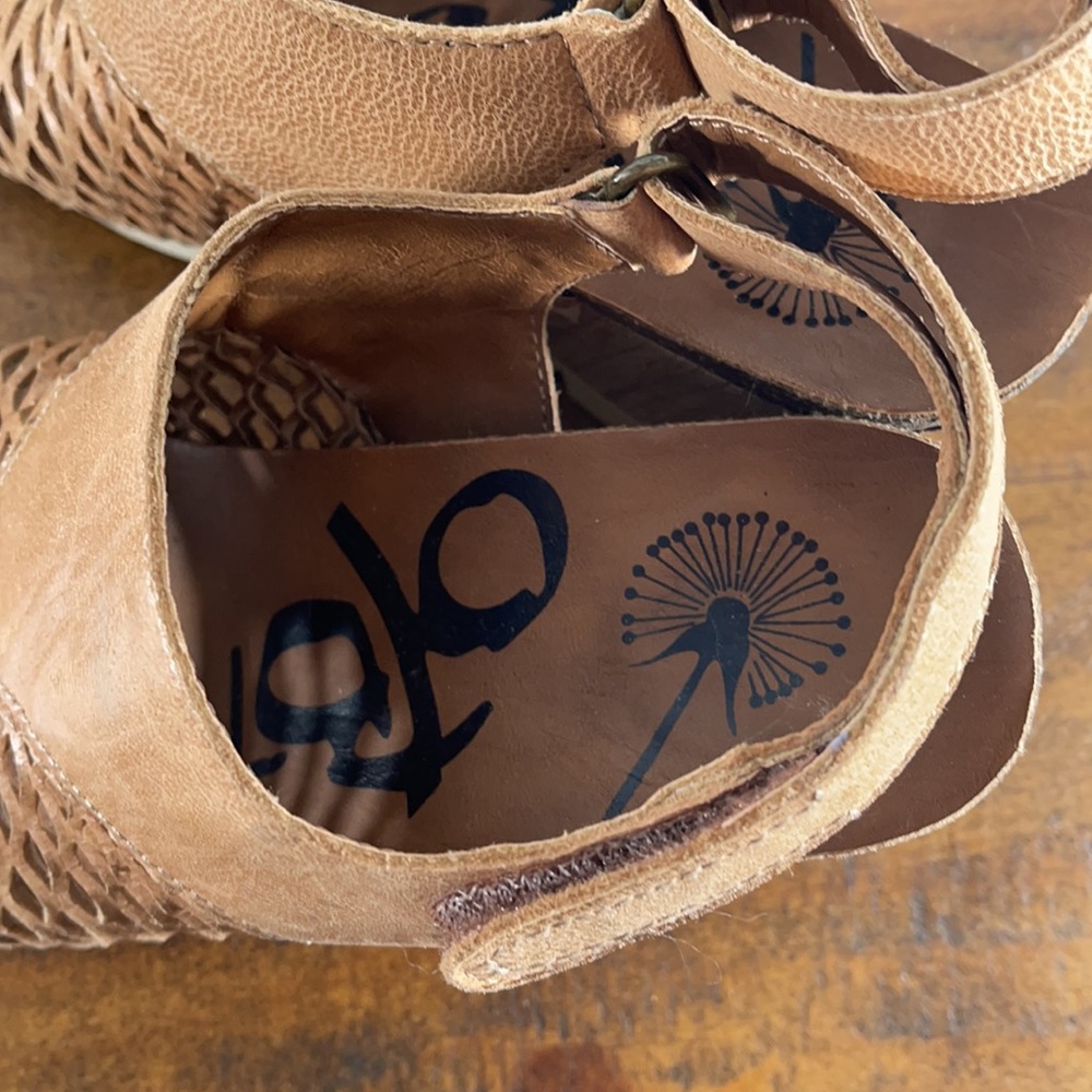 OTBT Tan Leather Cutout Wedges - Picture 6 of 10